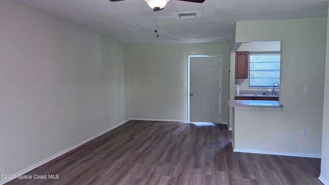Building Photo - 2216 Flower Tree Cir