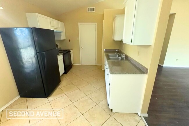 Building Photo - 5775 Ashridge Pl