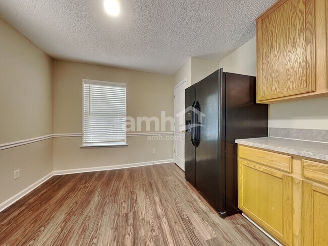 Foto del edificio - 7049 Beekman Lake Dr