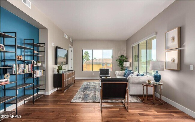 Foto del edificio - 7300 E Earll Dr