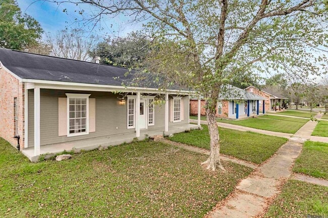 Foto del edificio - 15146 Cocodrie Ave