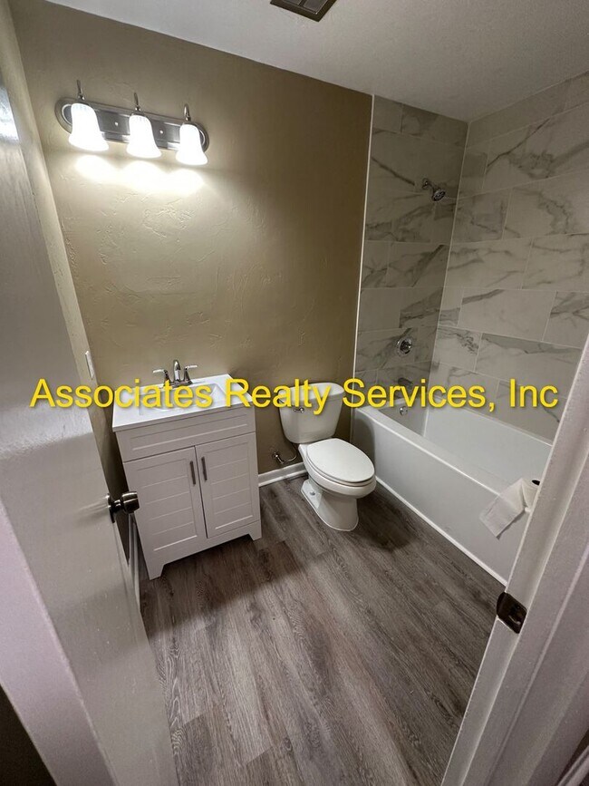 Foto del edificio - HOT LISTING!  Complete remodel in Orman Le...