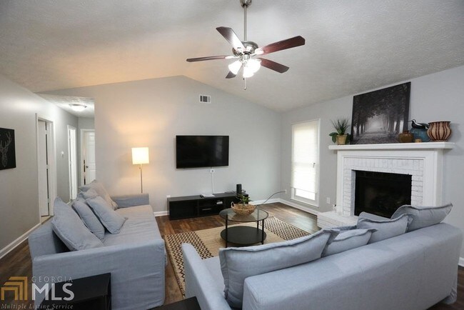Foto del edificio - 3120 Maple Ln