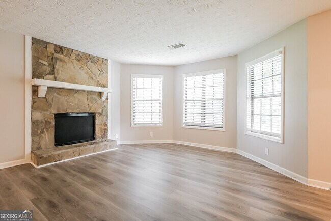 Foto del edificio - 2127 Atkinson Ln