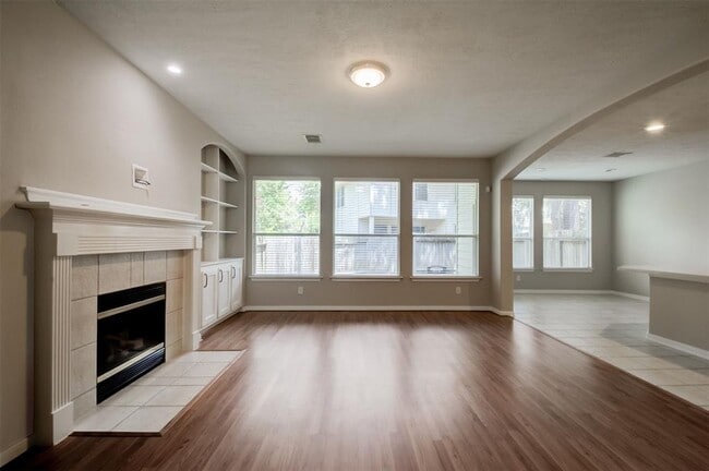 Building Photo - 115 W Burberry Cir