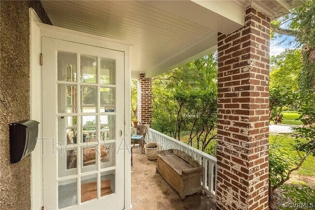 Foto del edificio - 2707 Hillcrest Rd