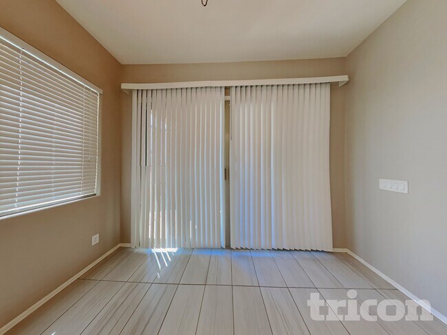 Foto del edificio - 14989 W Wilshire Dr