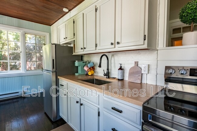 Building Photo - 419 W Orange St