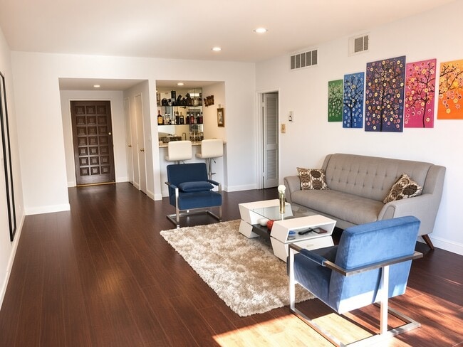 Building Photo - 10671 Holman Ave
