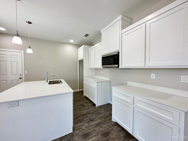 Building Photo - 1412 Vani Dr