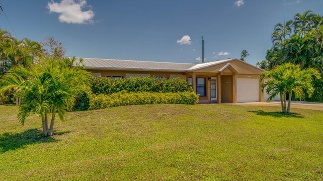 Building Photo - 16011 Carver Gardens Dr