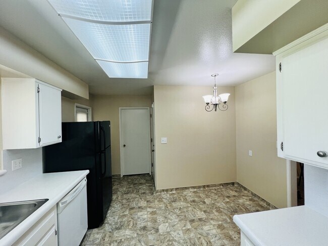 Building Photo - 500 River Oaks Dr