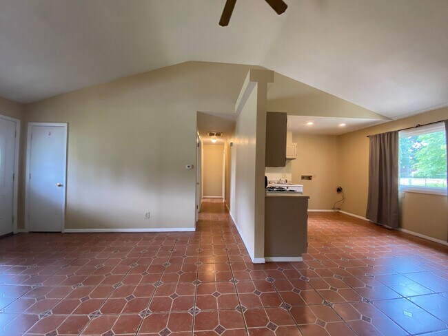 Building Photo - 3 Bedroom Home in Mishawaka