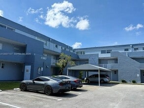 Building Photo - 9367 Fontainebleau Blvd