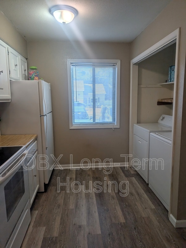 Building Photo - 207 Pine Grove Trail