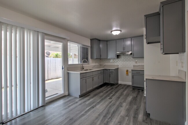 Building Photo - Cozy 3 Bedroom, 2 Bathroom Home by Shandin...
