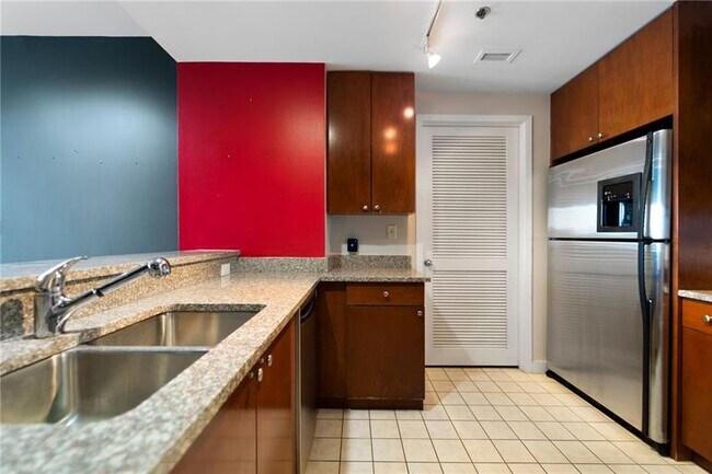 Building Photo - 3338 Peachtree Rd NE