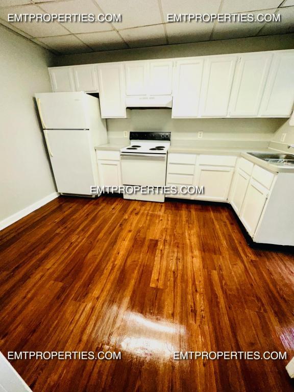 Foto del edificio - 2393 Elyria Ave
