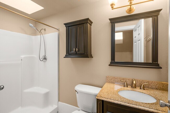 Foto del edificio - Delightful 4 Bed/2.5 Bath Craftsman home in the Rose City Park Neighbood