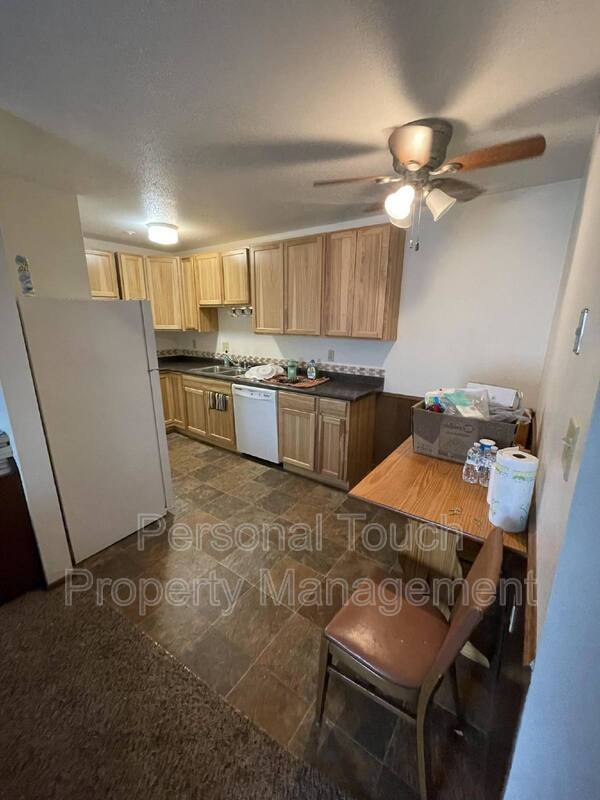 Building Photo - 320 6th St S