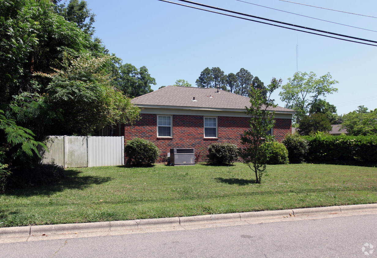 Building Photo - Highland Terrace