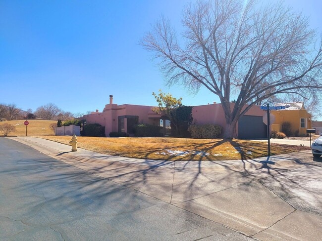 Building Photo - BEAUTIFUL HOME IN A PRIME LOCATION | Showings Coming soon!