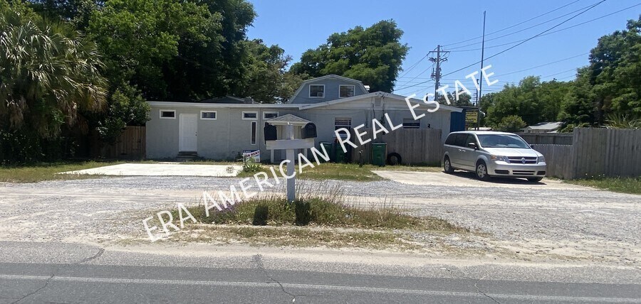 Foto principal - 523 Bob Sikes Blvd