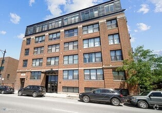 Building Photo - 2911 N Western Ave
