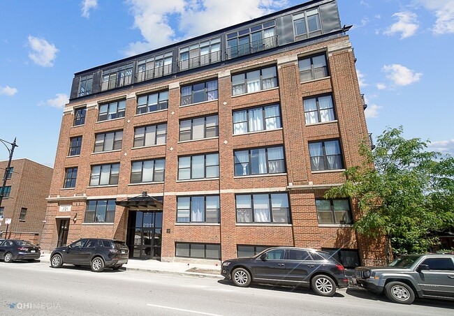 Photo - 2911 N Western Ave Apartment