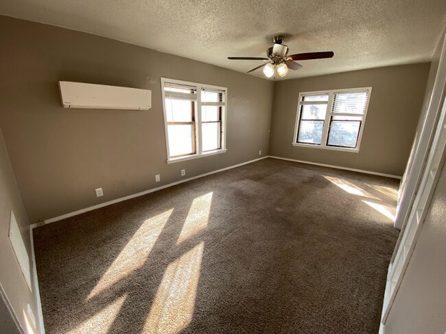 Building Photo - 1 Bedroom Apartment Garage in EL Reno Okla...