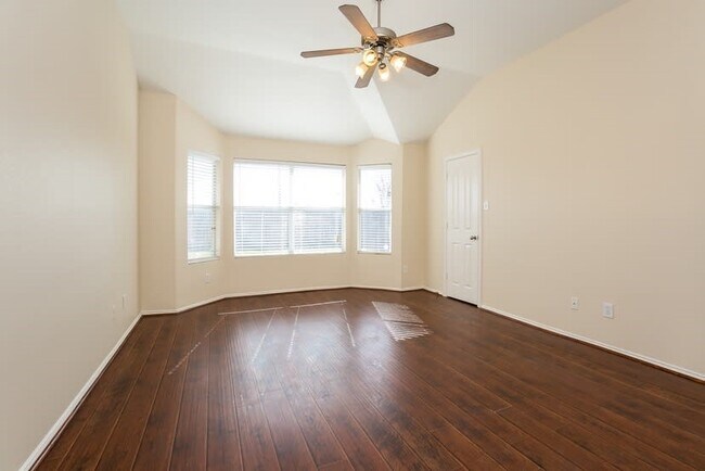 Foto del edificio - 19811 Whispering Hollow Ln