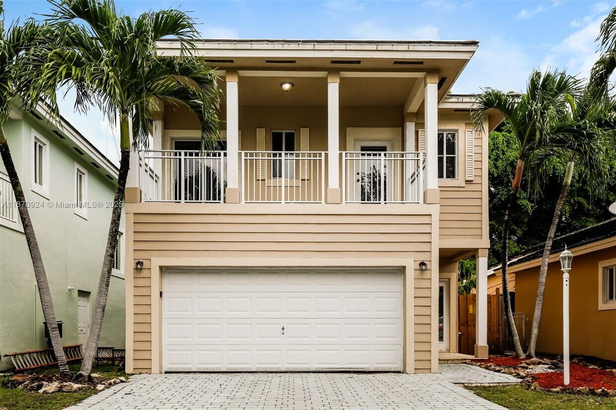 Foto principal - 3347 NE 4th St