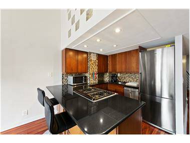 Primary Photo - 350 E 62nd St