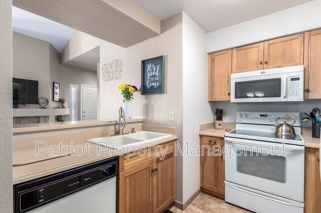 Foto del edificio - 9708-9708 E Vía Linda