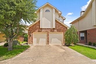 Building Photo - 9420 Blue Jay Way