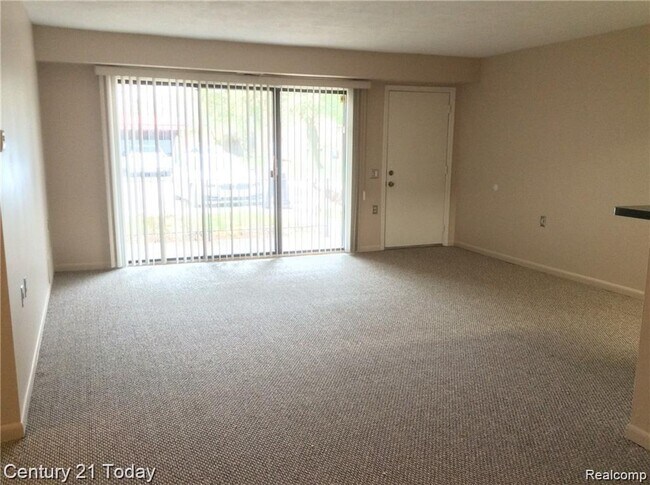 Foto del edificio - 23680 Village-House Dr N