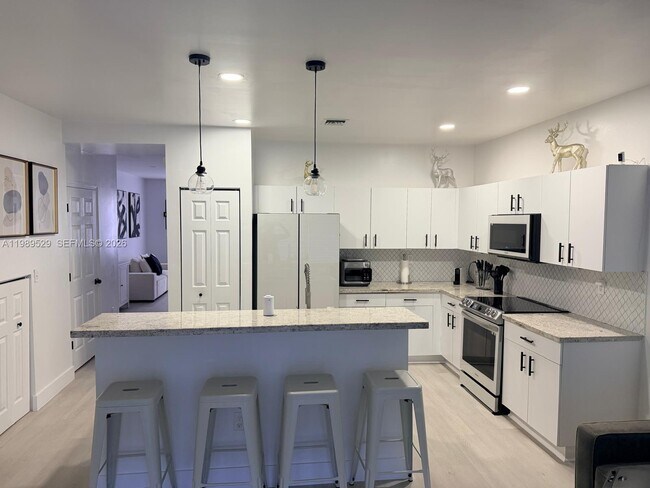 Foto del edificio - 1022 NE 42nd Terrace