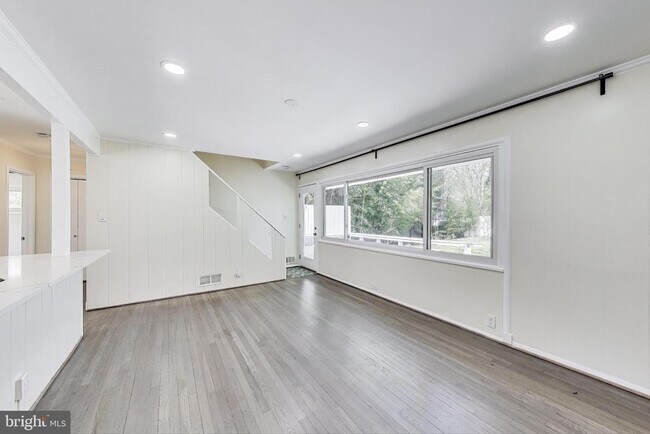 Foto del edificio - 804 Crothers Ln