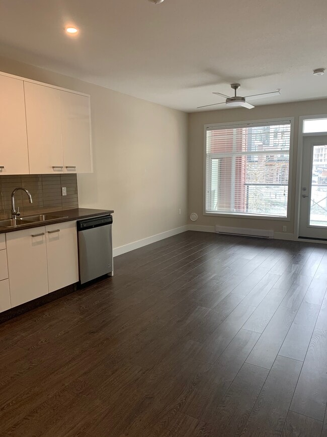 Building Photo - 45513-45513 Market Way