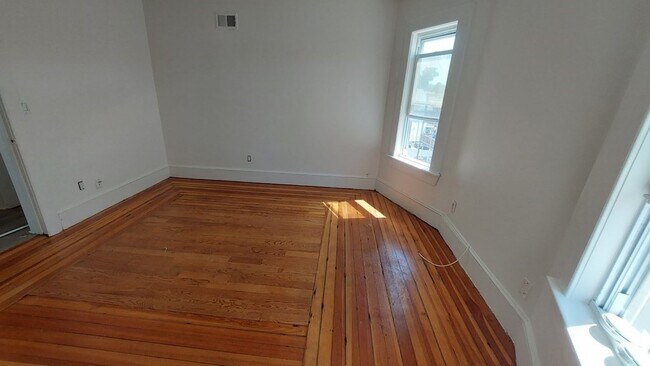Building Photo - 11 Topliff St