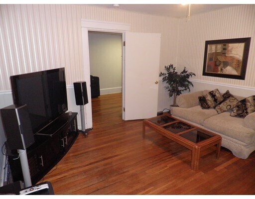 Building Photo - 35 Orne St