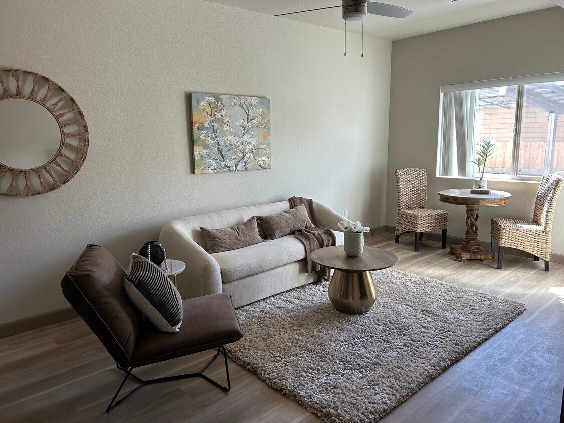 Foto principal - California Grand Manor Senior Apartments