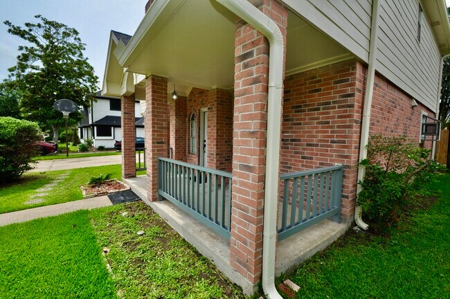 Building Photo - 6822 La Puente Dr