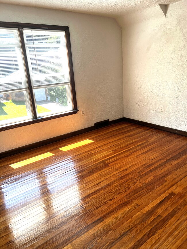 Building Photo - 923 Walnut St