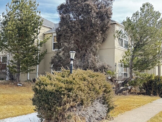 Foto del edificio - 2 BEDROOM 1 BATHROOM TOWNHOME CLOSE TO WARREN AIR FORCE BASE