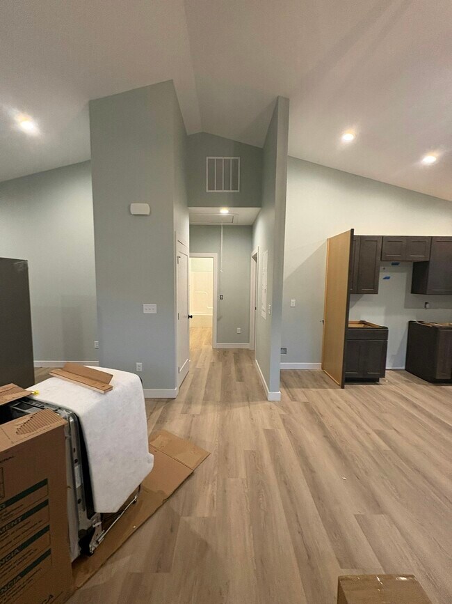 Building Photo - 708 Harrison Ave
