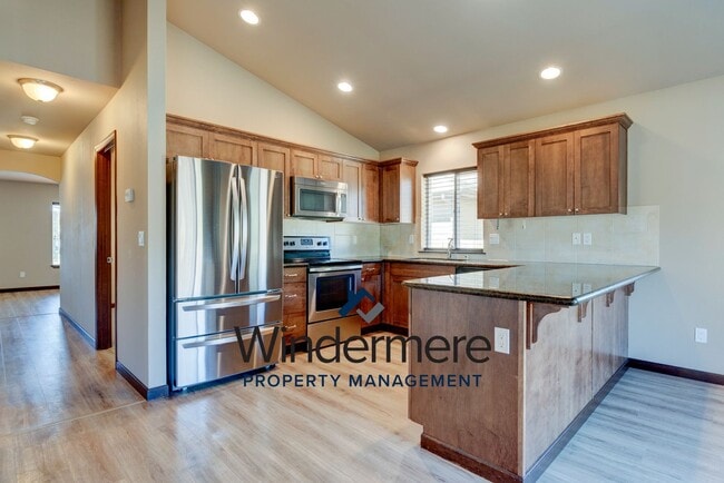 Building Photo - 3 Bedrooms 2 Bath Located In Crosby Commons