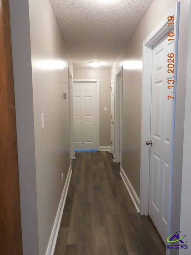 Building Photo - 502 Club Villa Court