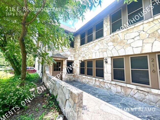 Foto del edificio - 218 E Rosewood Ave