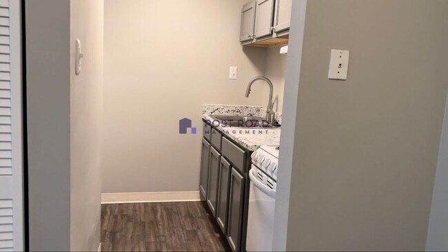 Building Photo - 2806 S Osage Ave